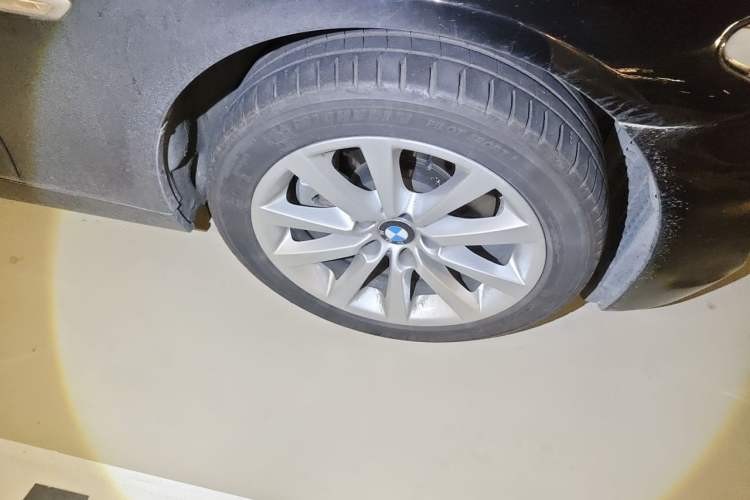 Used BMW 5 Series 2013 530Li Leading Model Right Front Wheel Hub