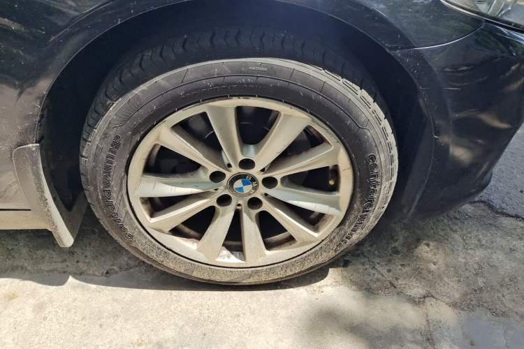 Used BMW 5 Series 2013 520Li Elegant Edition Right Front Wheel Hub