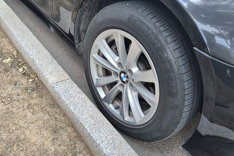 Used BMW 5 Series 2013 525Li Luxury Model Right Front Wheel Hub
