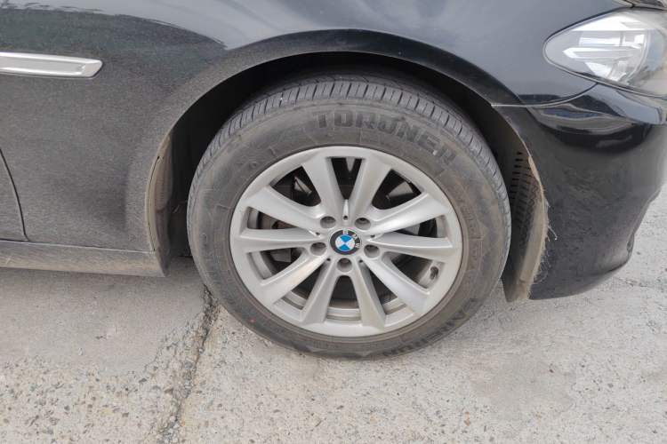 Used BMW 5 Series 2013 520Li Elegant Edition Right Front Wheel Hub