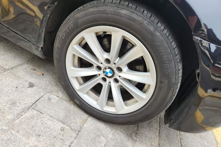 Used BMW 5 Series 2013 520Li Elegant Edition Right Front Wheel Hub