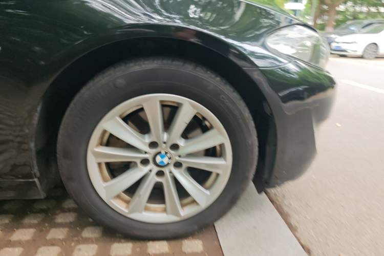 Used BMW 5 Series 2013 525Li Leading Model Right Front Wheel Hub