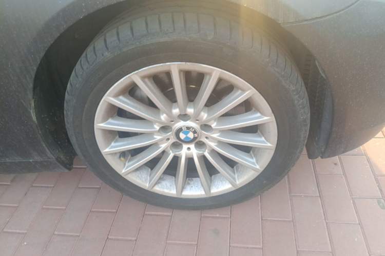 Used BMW 5 Series 2013 535Li Leading Model Right Front Wheel Hub