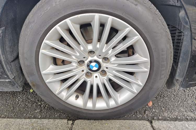 Used BMW 5 Series 2013 525Li Leading Model Right Front Wheel Hub