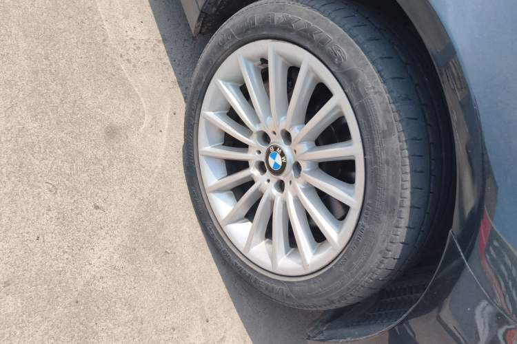 Used BMW 5 Series 2013 535Li Leading Model Right Front Wheel Hub
