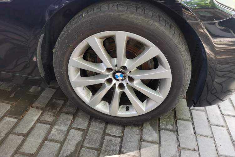 Used BMW 5 Series 2013 530Li Leading Model Right Front Wheel Hub