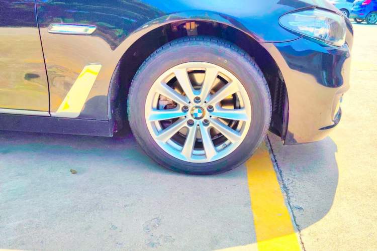 Used BMW 5 Series 2013 525Li Leading Model Right Front Wheel Hub
