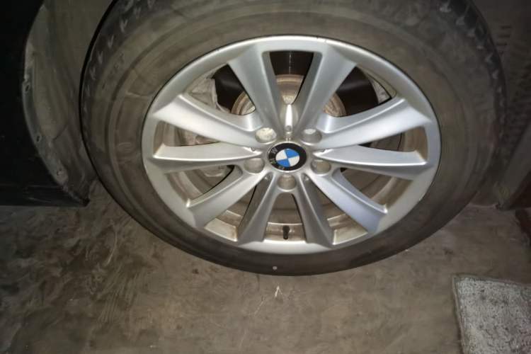 Used BMW 5 Series 2013 525Li Leading Model Right Front Wheel Hub