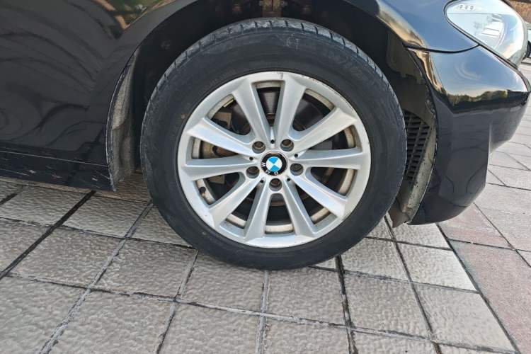 Used BMW 5 Series 2013 525Li Leading Model Right Front Wheel Hub
