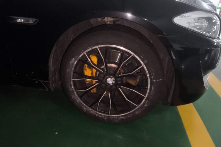 Used BMW 5 Series 2013 530Li Luxury Model Right Front Wheel Hub
