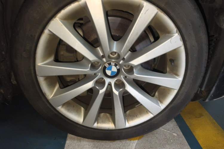 Used BMW 5 Series 2013 530Li Luxury Model Right Front Wheel Hub