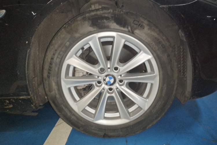 Used BMW 5 Series 2013 525Li Leading Model Right Front Wheel Hub