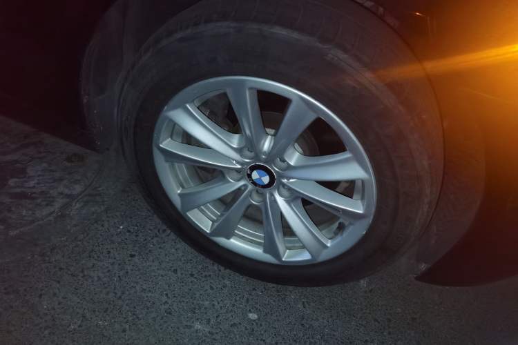 Used BMW 5 Series 2013 520Li Elegant Edition Right Front Wheel Hub