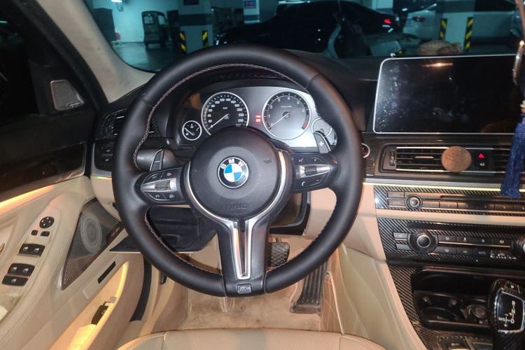 Used BMW 5 Series 2013 530Li Leading Model Steering Wheel