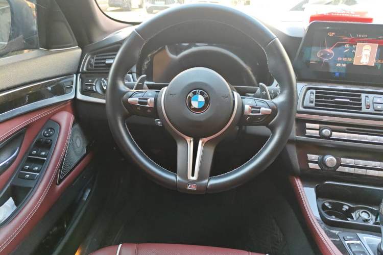 Used BMW 5 Series 2013 525Li Luxury Model Steering Wheel