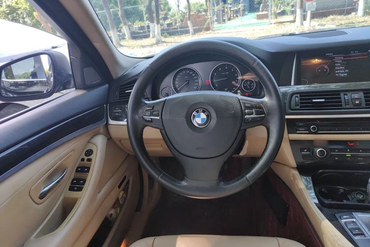Used BMW 5 Series 2013 525Li Leading Model Steering Wheel
