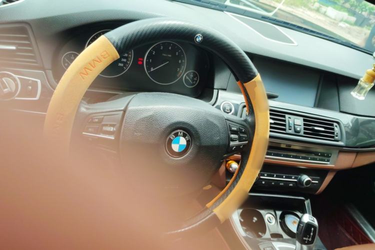 Used BMW 5 Series 2013 520Li Elegant Edition Steering Wheel