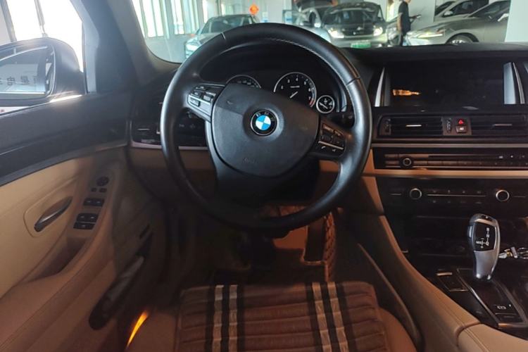 Used BMW 5 Series 2013 520Li Elegant Edition Steering Wheel