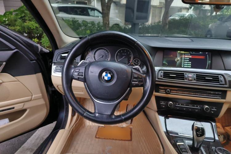 Used BMW 5 Series 2013 535Li Leading Model Steering Wheel