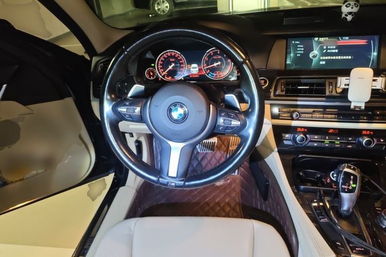 Used BMW 5 Series 2013 530Li Leading Model Steering Wheel