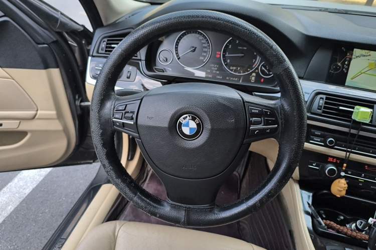 Used BMW 5 Series 2013 525Li Luxury Model Steering Wheel