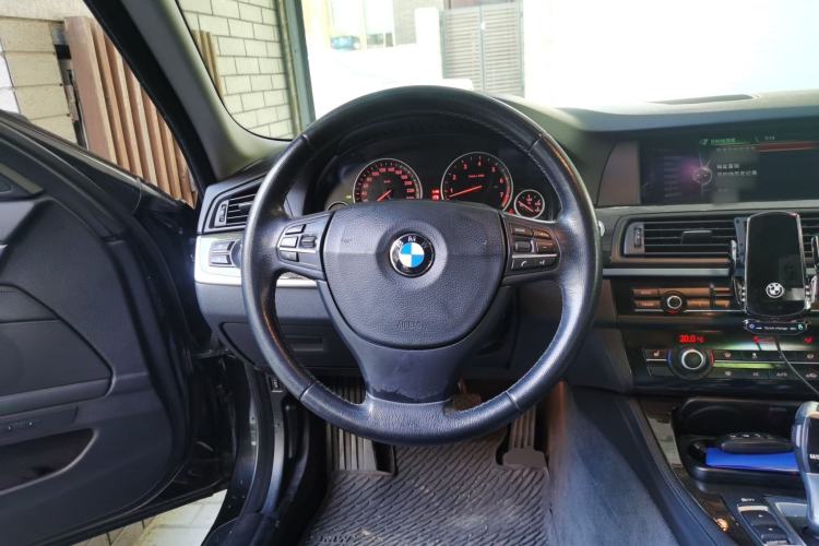 Used BMW 5 Series 2013 530Li Leading Model Steering Wheel