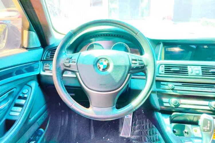 Used BMW 5 Series 2013 525Li Leading Model Steering Wheel