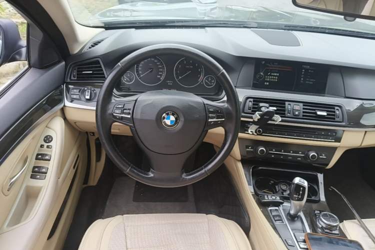 Used BMW 5 Series 2013 530Li Leading Model Steering Wheel