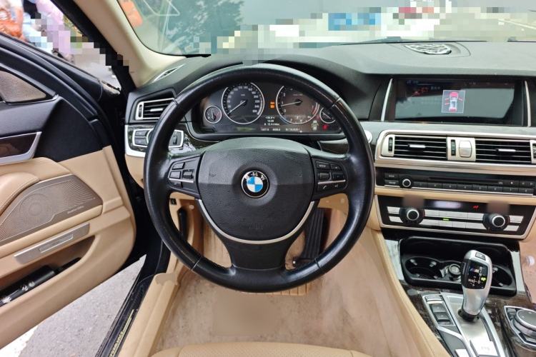 Used BMW 5 Series 2013 530i Luxury Touring Edition Steering Wheel