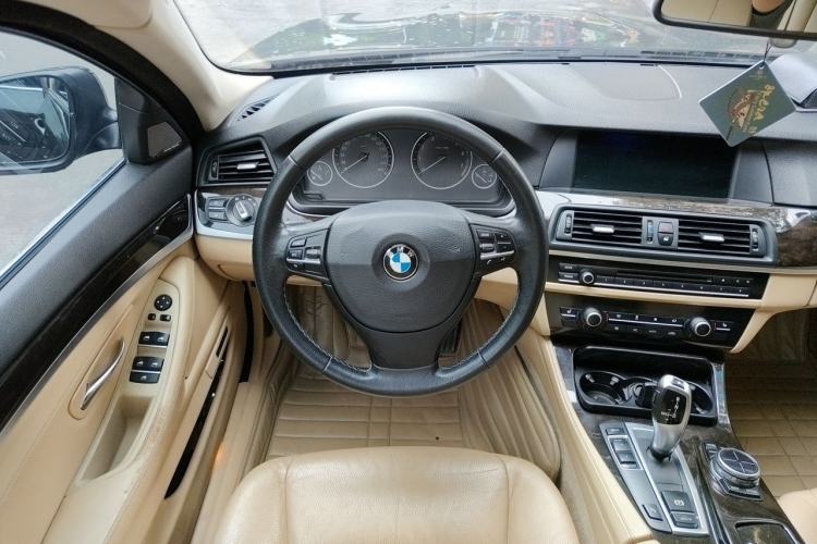 Used BMW 5 Series 2013 525Li Luxury Model Steering Wheel