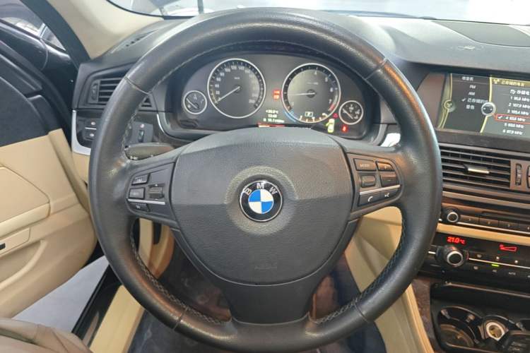 Used BMW 5 Series 2013 528i xDrive Luxury Edition Steering Wheel