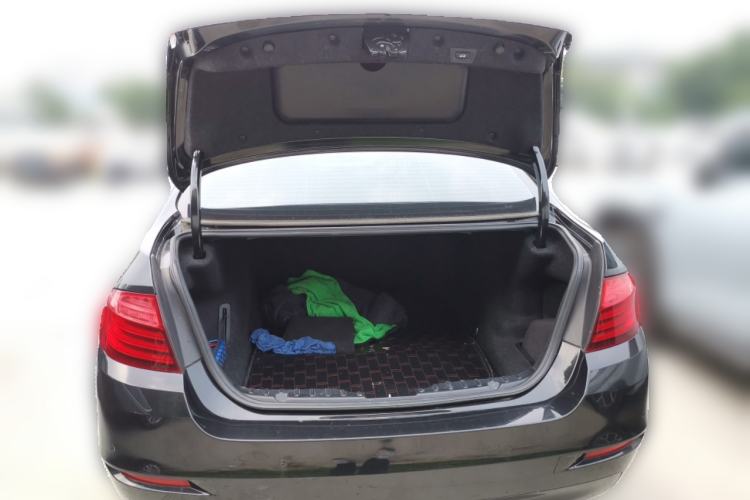 Used BMW 5 Series 2013 525Li Leading Model Trunk