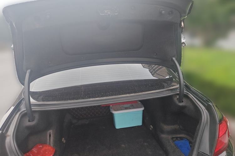Used BMW 5 Series 2013 525Li Leading Model Trunk