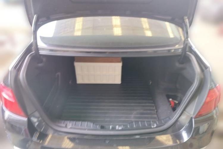 Used BMW 5 Series 2013 525Li Leading Model Trunk