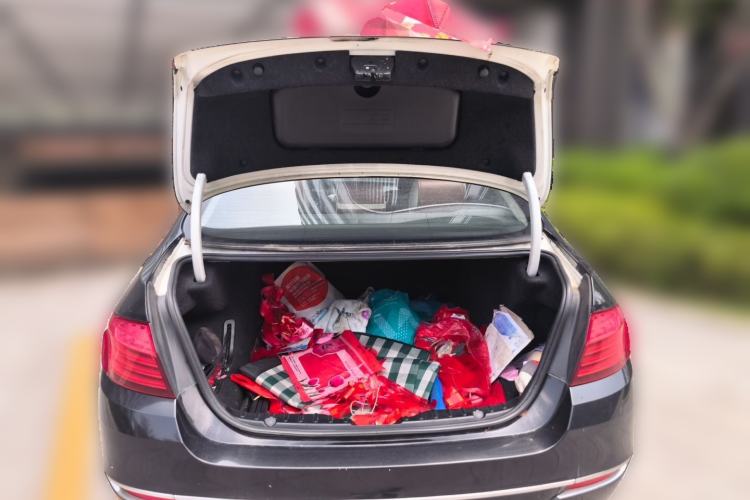 Used BMW 5 Series 2013 525Li Zhuole Edition Trunk