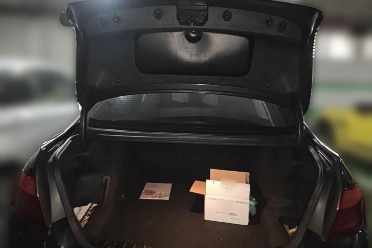 Used BMW 5 Series 2013 525Li Leading Model Trunk