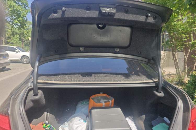 Used BMW 5 Series 2013 525Li Leading Model Trunk
