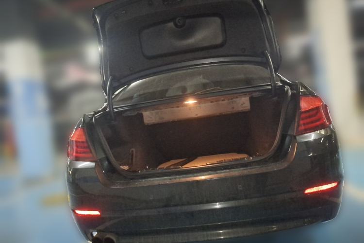 Used BMW 5 Series 2013 525Li Leading Model Trunk