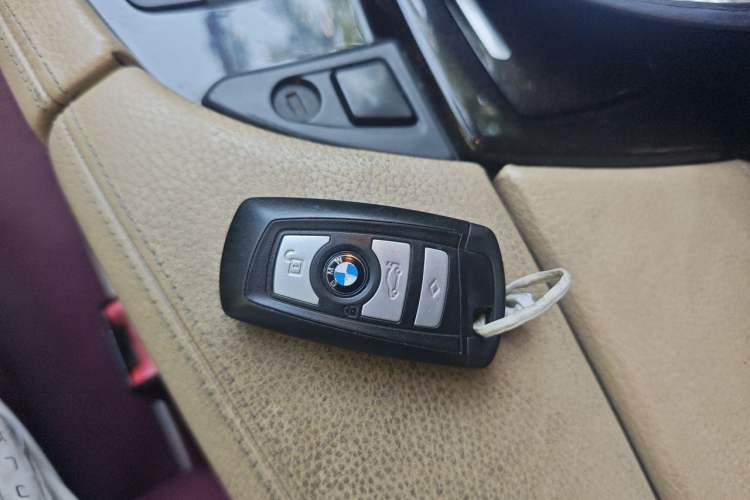 Used BMW 5 Series 2013 528i xDrive Luxury Edition Vehicle Key