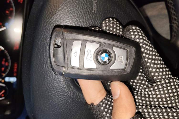 Used BMW 5 Series 2013 535i Luxury Sport Edition Vehicle Key