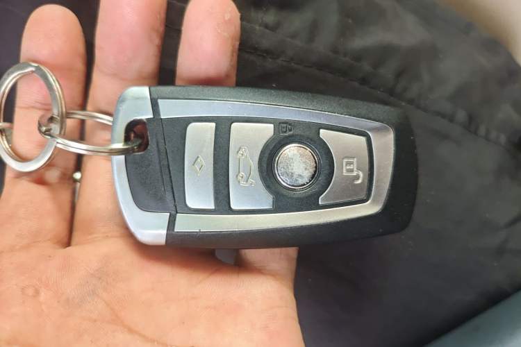 Used BMW 5 Series 2013 520i Elegant Edition Vehicle Key