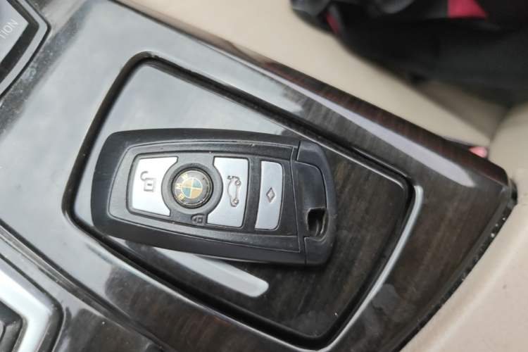 Used BMW 5 Series 2013 530Li Leading Model Vehicle Key