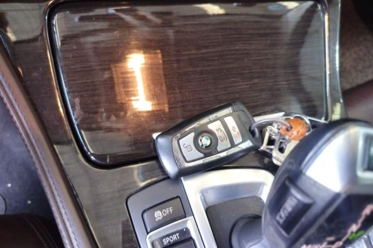 Used BMW 5 Series 2013 525Li Leading Model Vehicle Key
