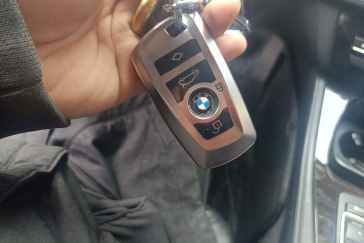 Used BMW 5 Series 2013 530i Luxury Touring Edition Vehicle Key