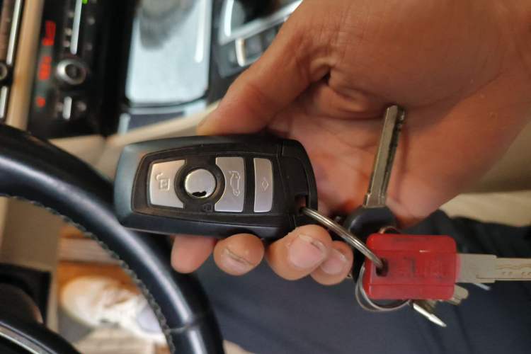 Used BMW 5 Series 2013 535Li Leading Model Vehicle Key