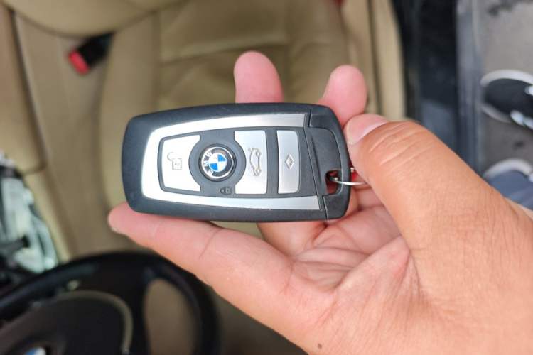 Used BMW 5 Series 2013 530i Luxury Touring Edition Vehicle Key
