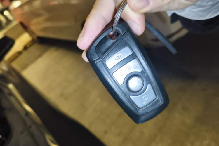 Used BMW 5 Series 2013 535Li Leading Model Vehicle Key