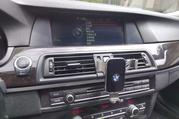 Used BMW 5 Series 2013 525Li Luxury Model Audio And AC Panel