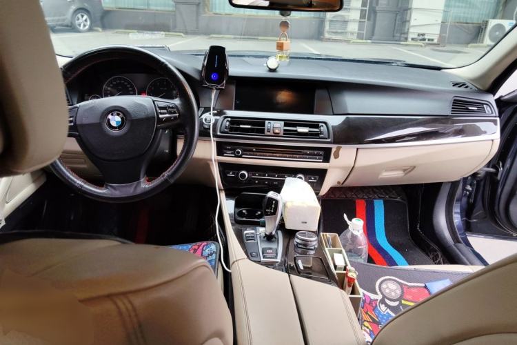 Used BMW 5 Series 2013 525Li Luxury Model Center Console