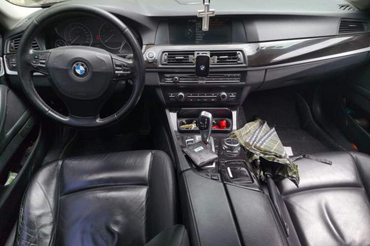 Used BMW 5 Series 2013 525Li Luxury Model Center Console